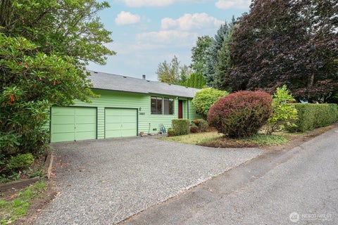 Photo of 19507 55th Ave NE AVE, Lake Forest Park, WA 98155 (MLS # 2585626)
