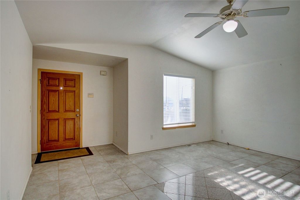 Photo of 3005 Arbor St, Mount Vernon, WA 98273 (MLS # 2473460)