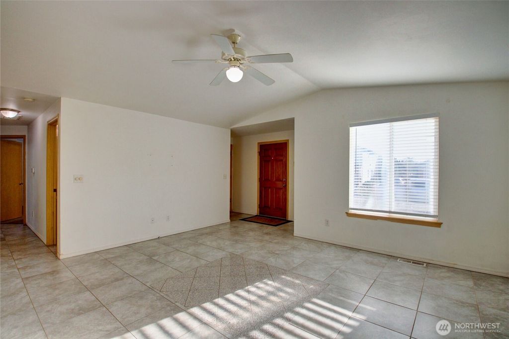 Photo of 3005 Arbor St, Mount Vernon, WA 98273 (MLS # 2473460)