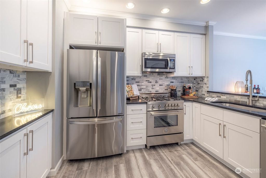 Photo of 615 6th Street #202, Kirkland, WA 98033 (MLS # 2213030)