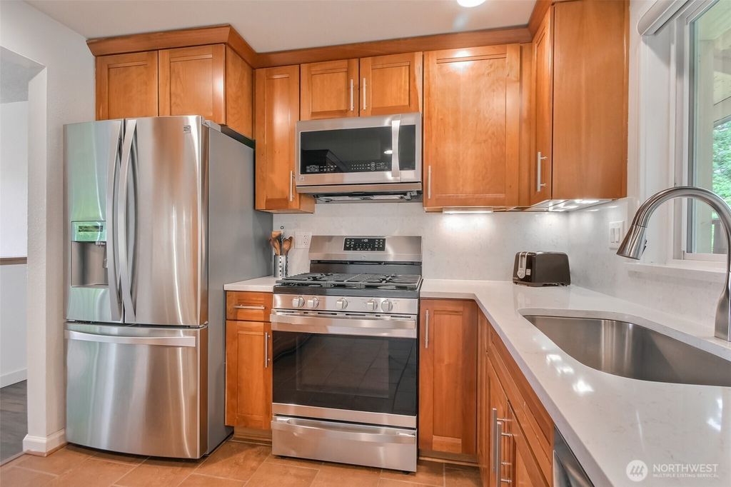 Photo of 35432 18th Avenue SW, Federal Way, WA 98023 (MLS # 2386650)