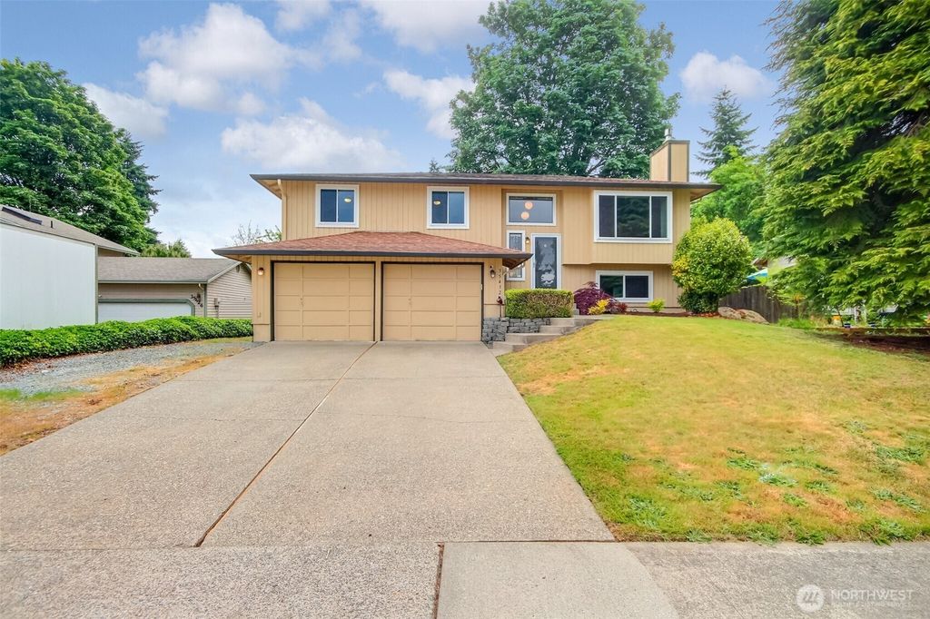 Photo of 35432 18th Avenue SW, Federal Way, WA 98023 (MLS # 2386650)