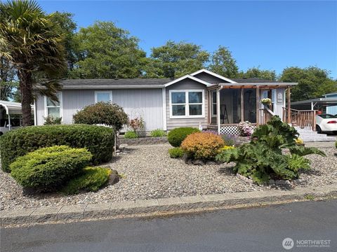 Photo of 51 Meander Way, Aberdeen, WA 98520 (MLS # 2543530)