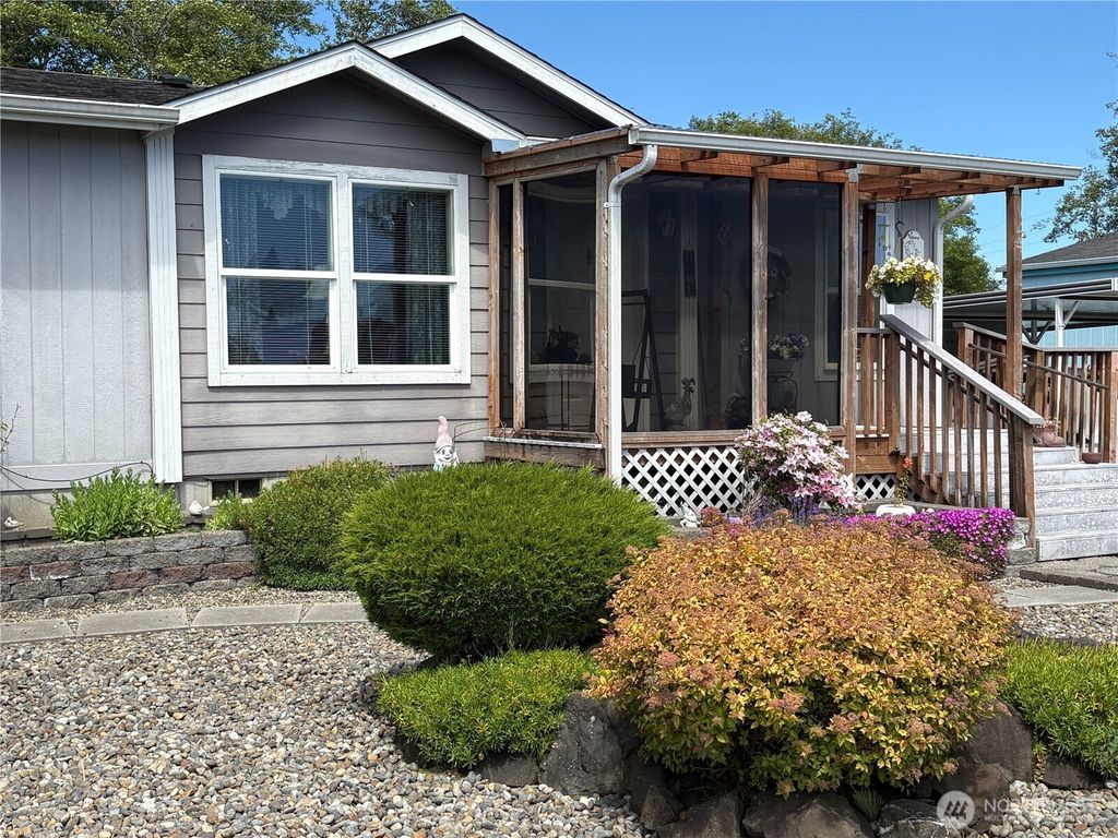 Photo of 51 Meander Way, Aberdeen, WA 98520 (MLS # 2543530)