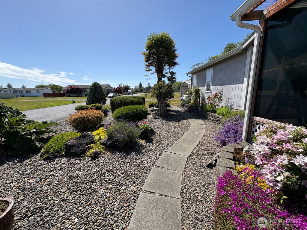 Photo of 51 Meander Way, Aberdeen, WA 98520 (MLS # 2543530)