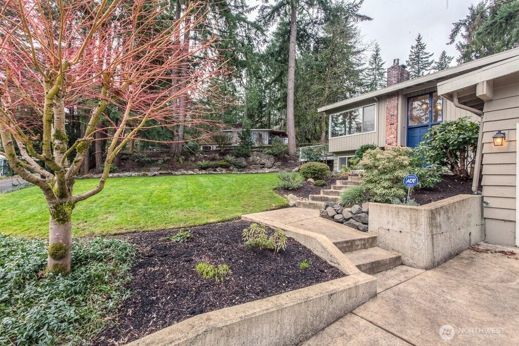 Photo of 500 Mount Defiance Circle SW, Issaquah, WA 98027 (MLS # 2469420)