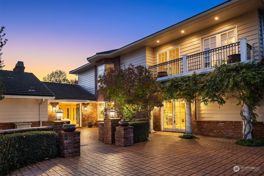 Photo of 74 Cascade Key, Bellevue, WA 98006 (MLS # 2308206)