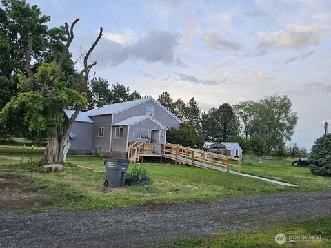 Photo of 1569 Rd 19.3 NE, Soap Lake, WA 98851 (MLS # 2404126)