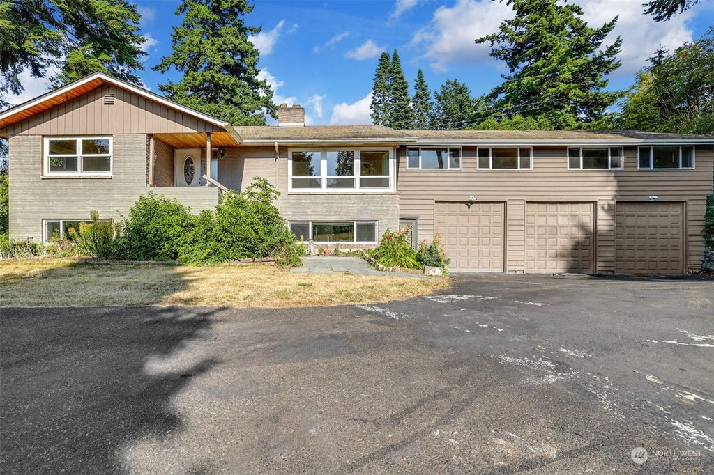 Photo of 9212 192nd Place SW, Edmonds, WA 98020 (MLS # 2129363)