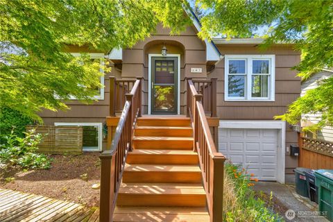 Photo of 547 NE 91st Street, Seattle, WA 98115 (MLS # 2526799)
