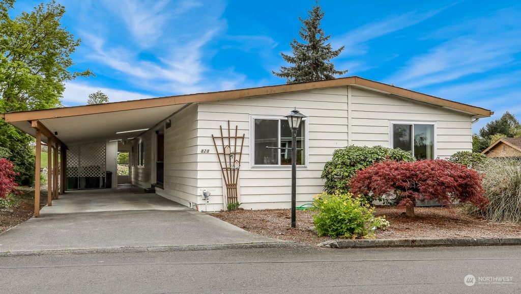 Photo of 828 Wandering Creek Drive, Bothell, WA 98021 (MLS # 2226150)