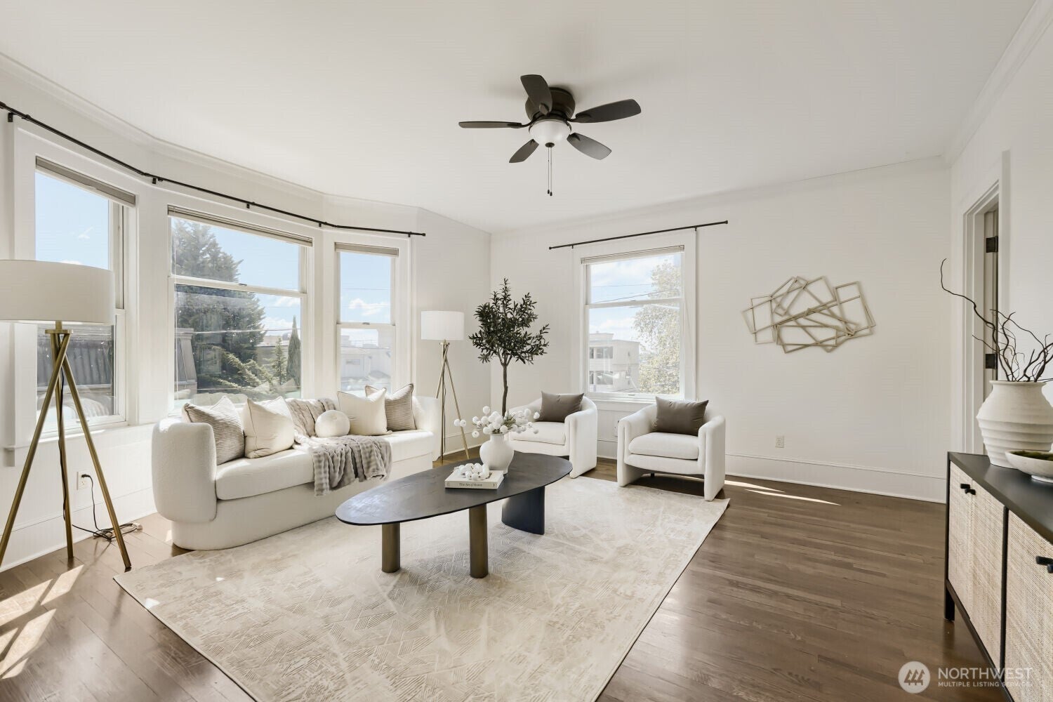 317 Lakeside Avenue S 3