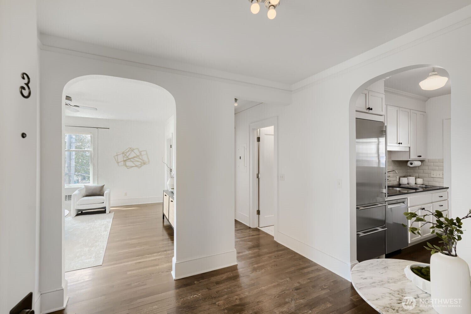 317 Lakeside Avenue S 3