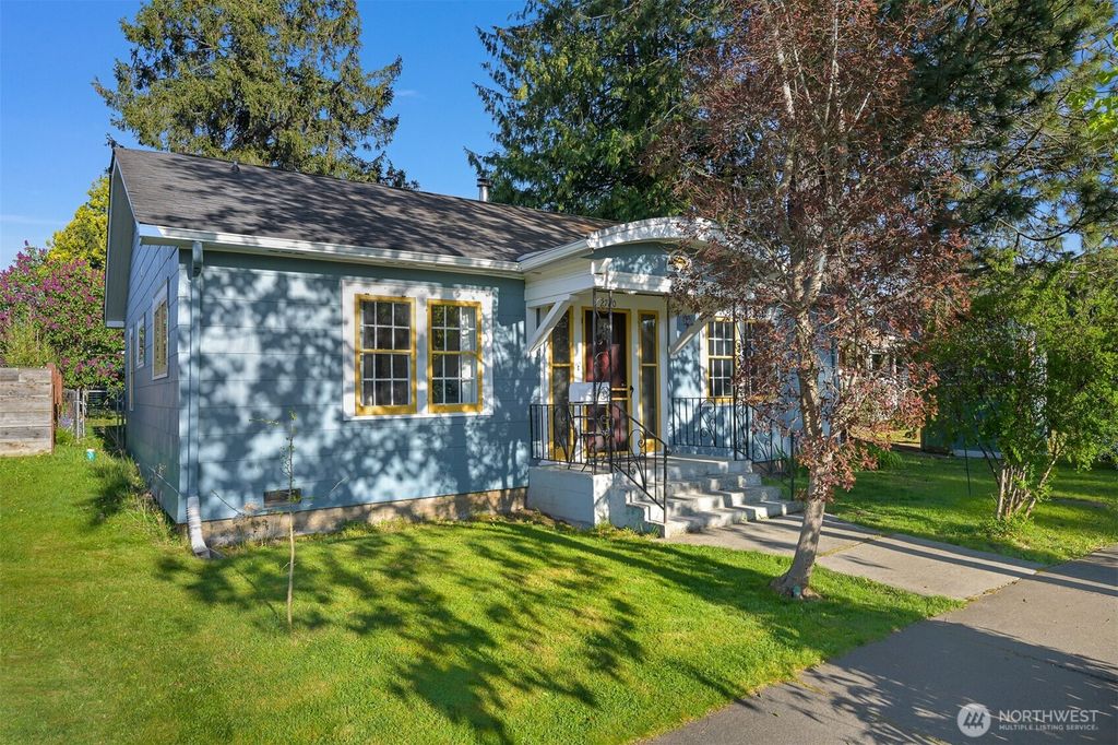 Photo of 2720 Elm Street, Bellingham, WA 98225 (MLS # 2516006)