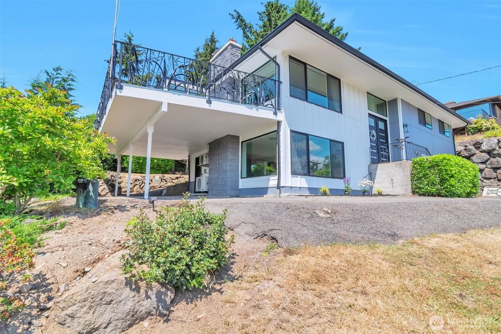 Photo of 21027 7th Place S, Des Moines, WA 98198 (MLS # 2430862)