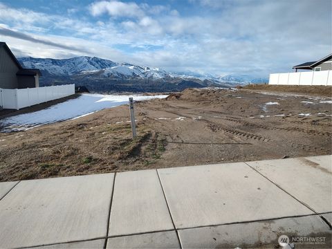 Photo of 710 NE Tyler Place, East Wenatchee, WA 98802 (MLS # 2465474)