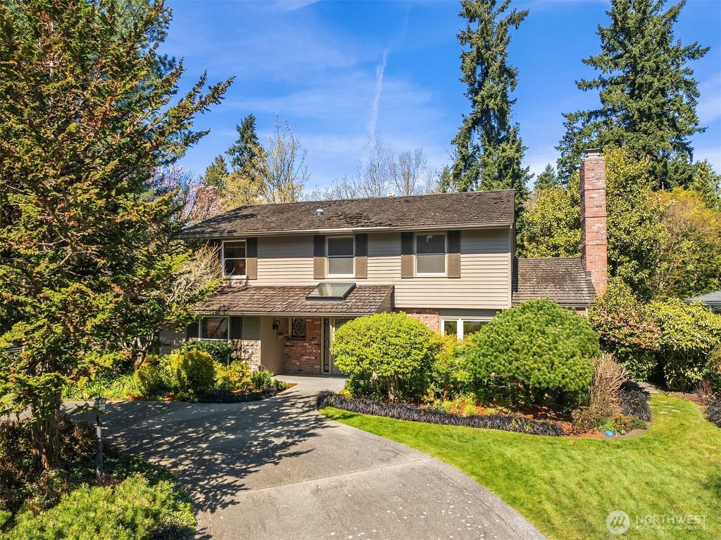 Photo of 8400 SE 61st Street, Mercer Island, WA 98040 (MLS # 2488492)