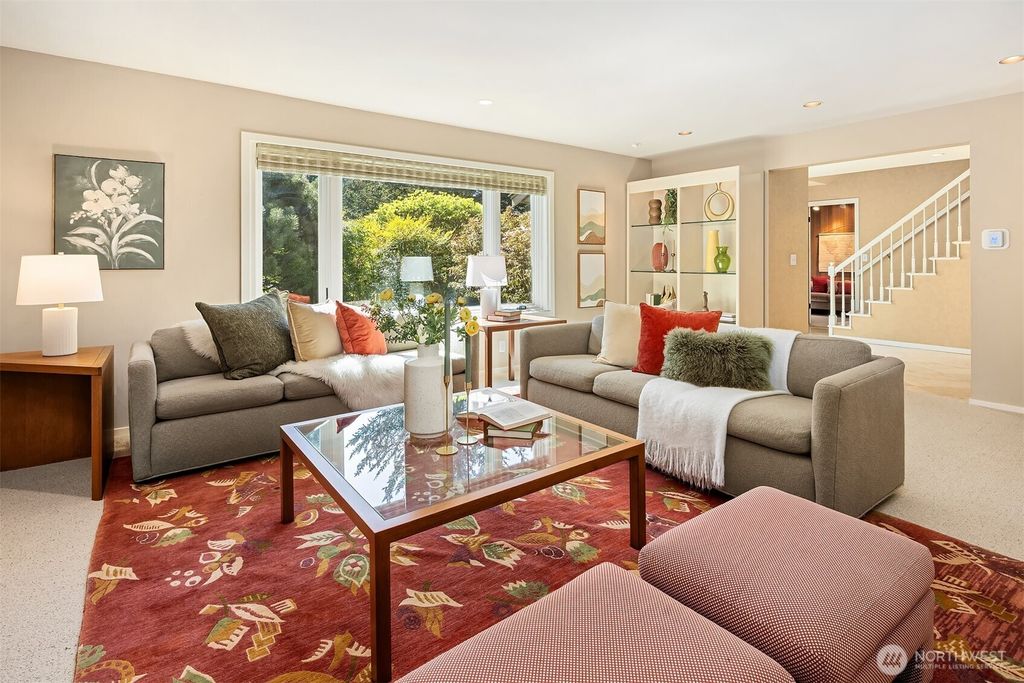 Photo of 8400 SE 61st Street, Mercer Island, WA 98040 (MLS # 2488492)