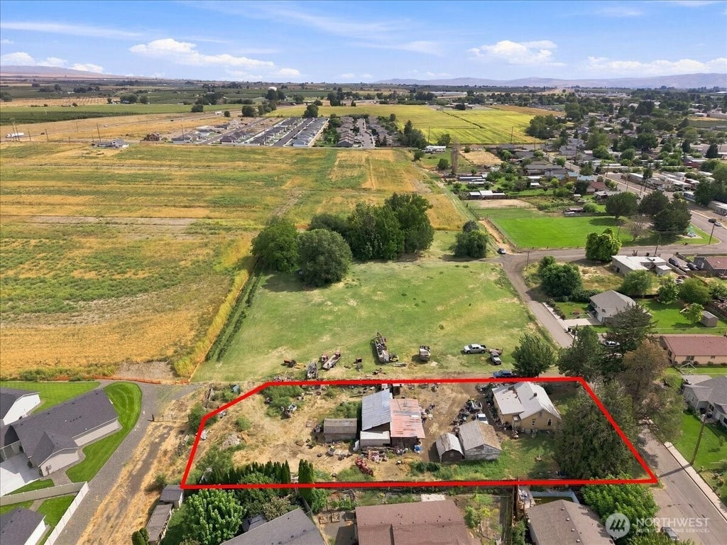 Photo of 703 N 5th Street, Grandview, WA 98930 (MLS # 2578426)