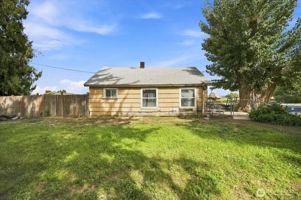 Photo of 703 N 5th Street, Grandview, WA 98930 (MLS # 2578426)