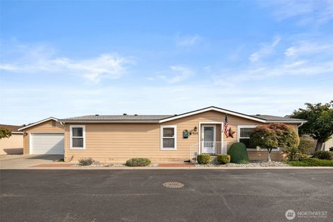 Photo of 909 Meadowridge Drive #37, Wenatchee, WA 98801 (MLS # 2443330)