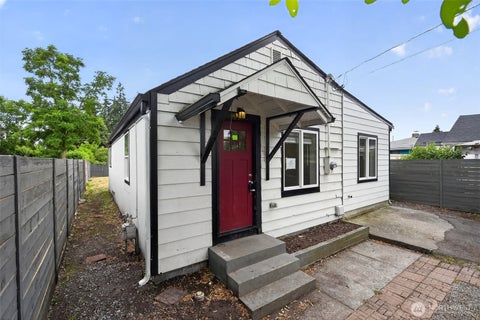 Photo of 512 133rd Street S, Tacoma, WA 98444 (MLS # 2553232)
