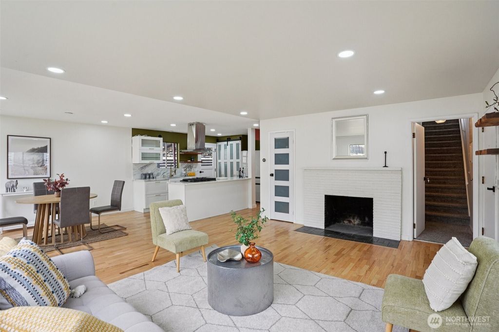 Photo of 1609 E Alder Street, Seattle, WA 98122 (MLS # 2497976)