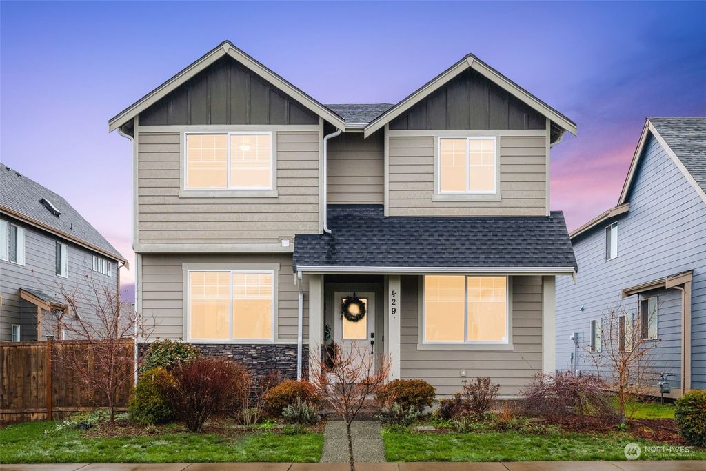 Photo of 429 Bondgard Avenue E, Enumclaw, WA 98022 (MLS # 2190565)