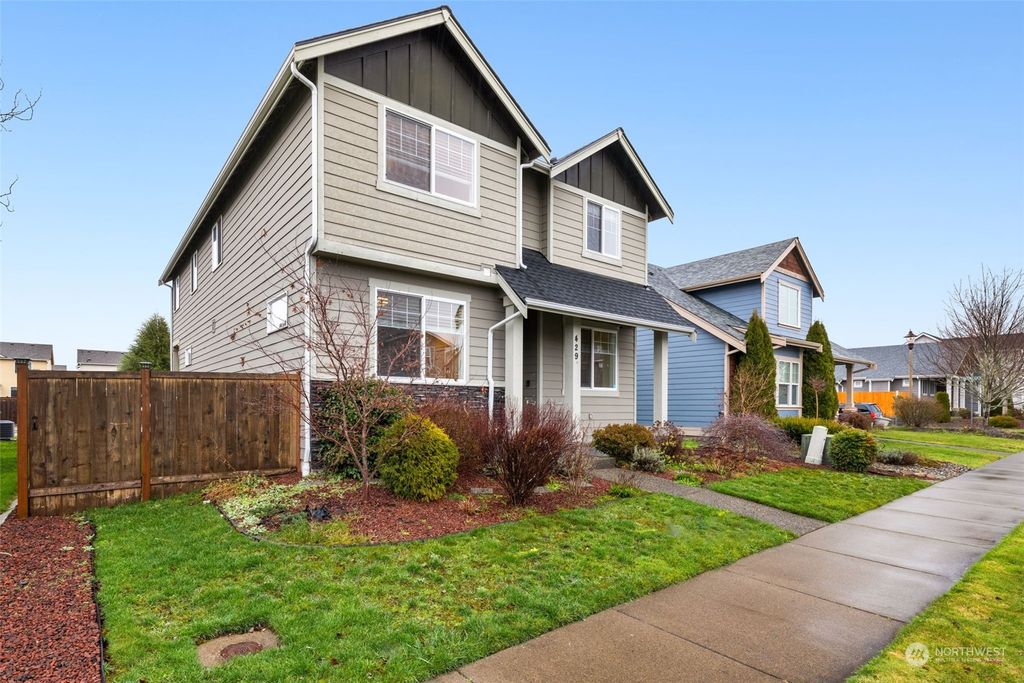 Photo of 429 Bondgard Avenue E, Enumclaw, WA 98022 (MLS # 2190565)