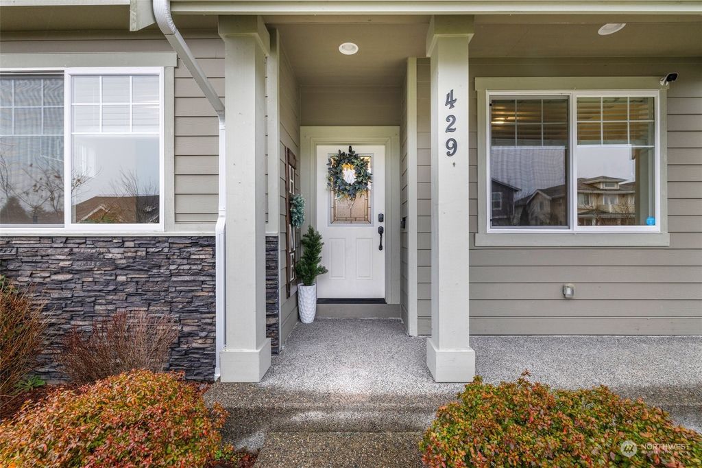 Photo of 429 Bondgard Avenue E, Enumclaw, WA 98022 (MLS # 2190565)