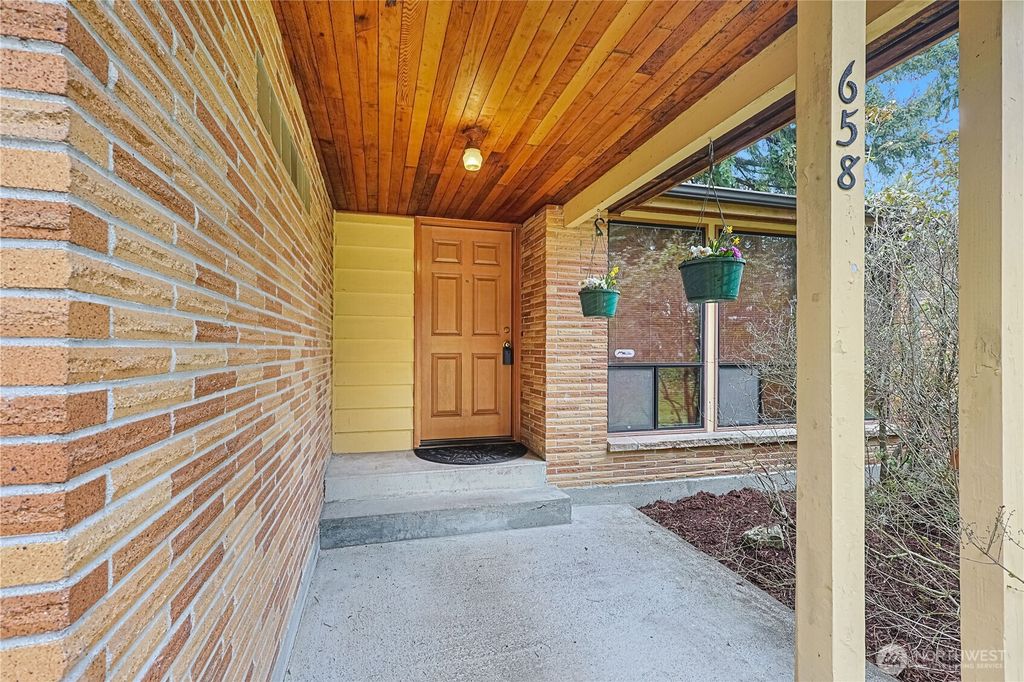 Photo of 658 SW 316th Street, Federal Way, WA 98023 (MLS # 2343566)