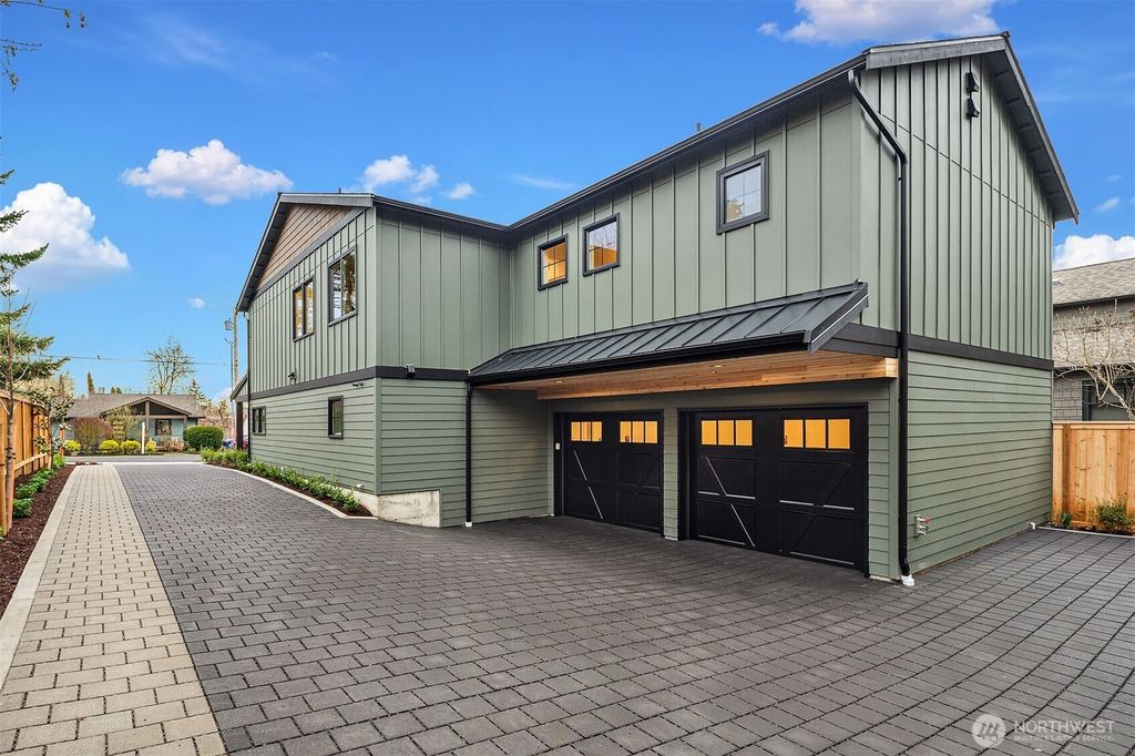 Photo of 11416 NE 90th St, Kirkland, WA 98033 (MLS # 2493810)