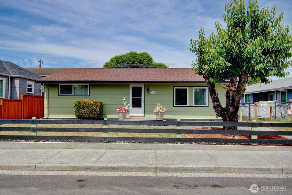 Photo of 1709 2nd St ST, Marysville, WA 98270 (MLS # 2545090)
