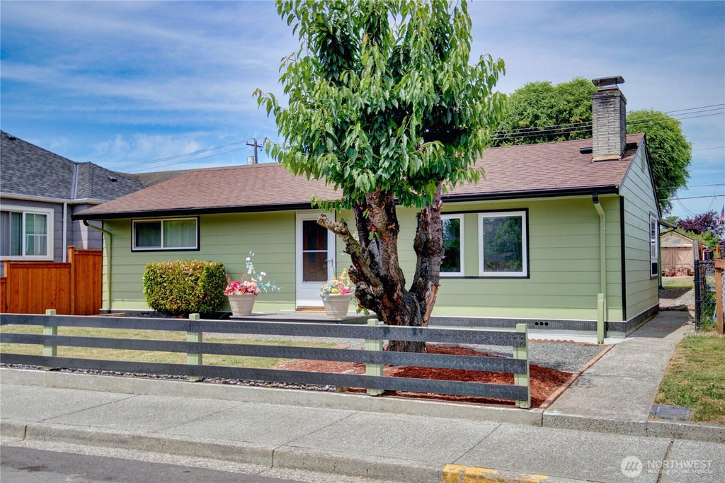 Photo of 1709 2nd St ST, Marysville, WA 98270 (MLS # 2545090)