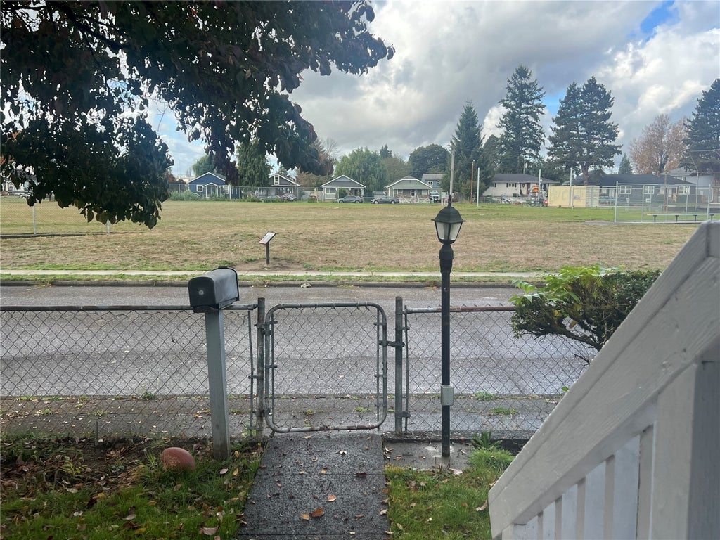 Photo of 264 21st Street, Longview, WA 98632 (MLS # 2596680)