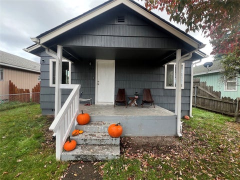 Photo of 264 21st Street, Longview, WA 98632 (MLS # 2596680)