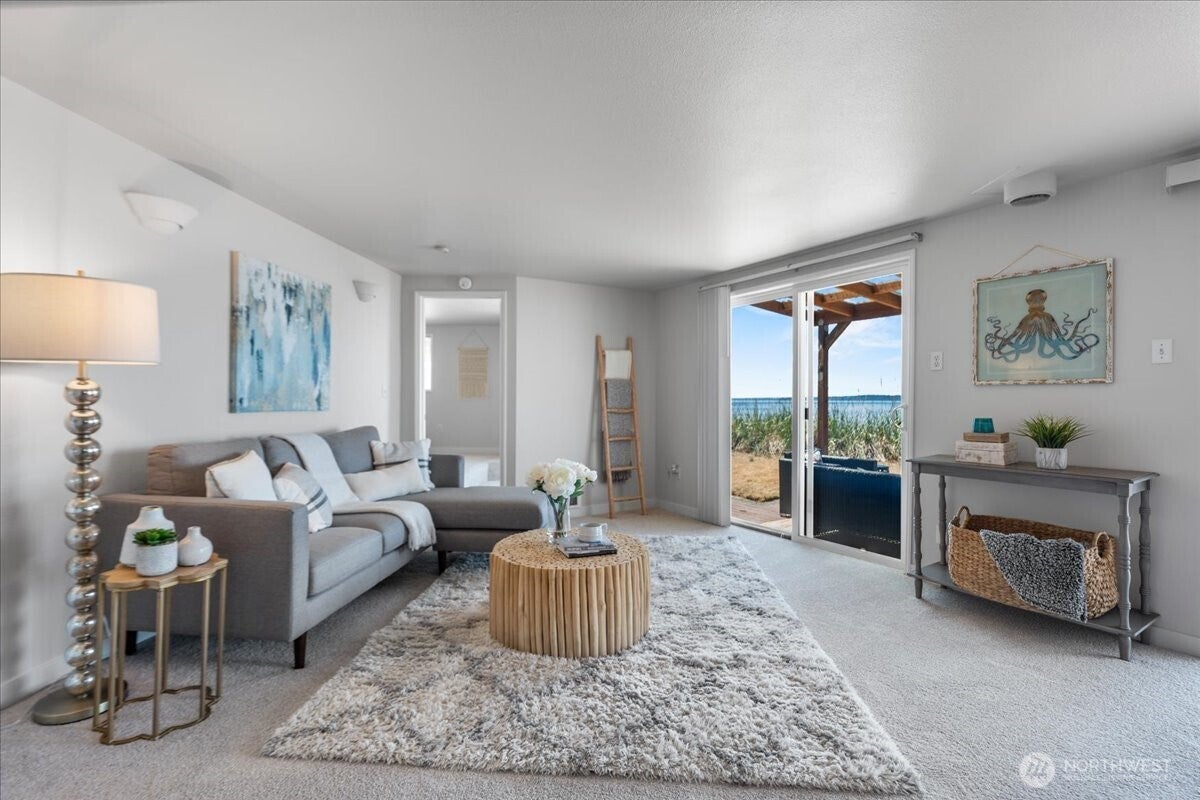 2711 Day Island Boulevard W