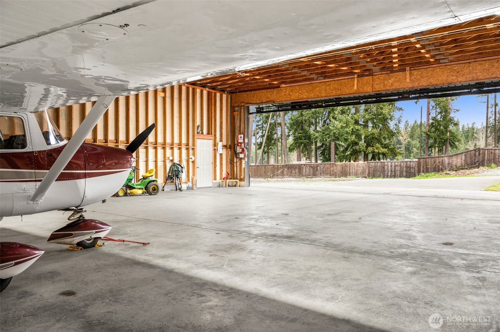 427 Jet Street E