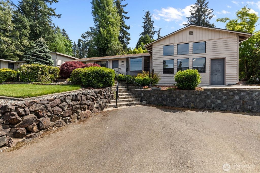 Photo of 8111 NE 157th ST, Kenmore, WA 98028 (MLS # 2526665)