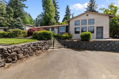 Photo of 8111 NE 157th ST, Kenmore, WA 98028 (MLS # 2526665)