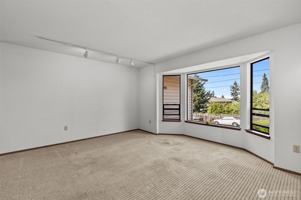 Photo of 8111 NE 157th ST, Kenmore, WA 98028 (MLS # 2526665)