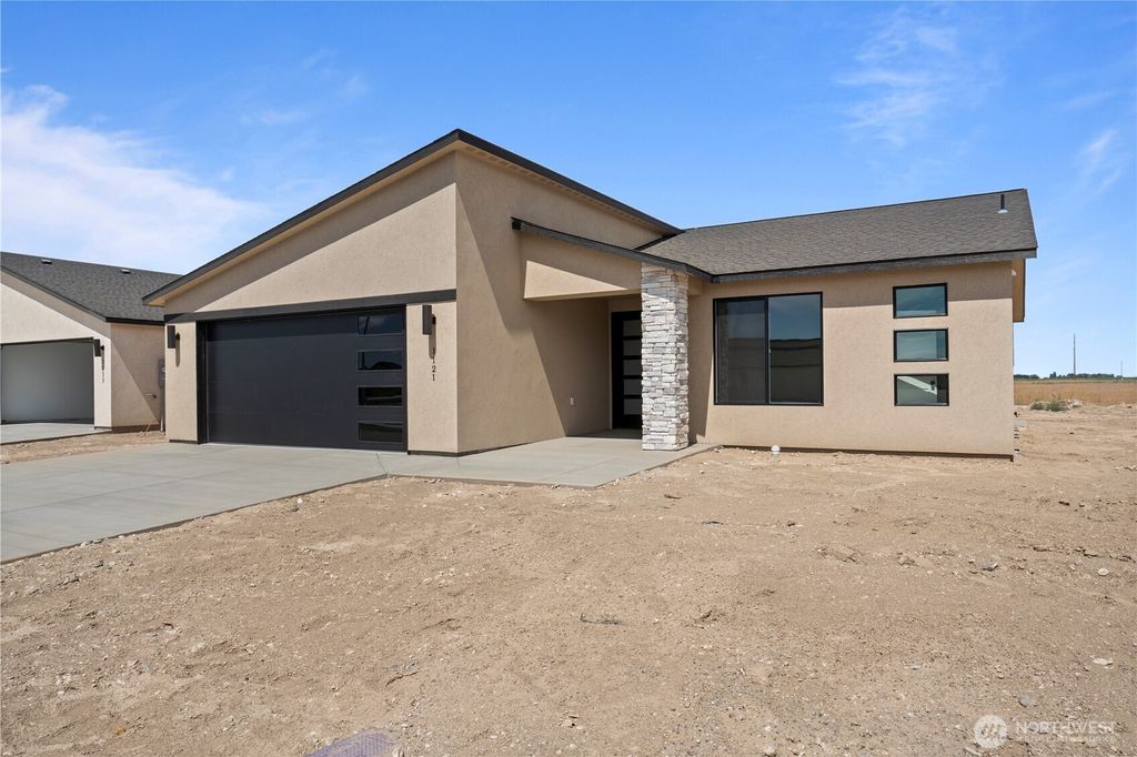 Photo of 4319 W Surf Scoter Street, Moses Lake, WA 98837 (MLS # 2503404)