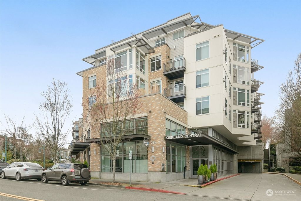 Photo of 211 Kirkland Avenue #314, Kirkland, WA 98033 (MLS # 2210054)