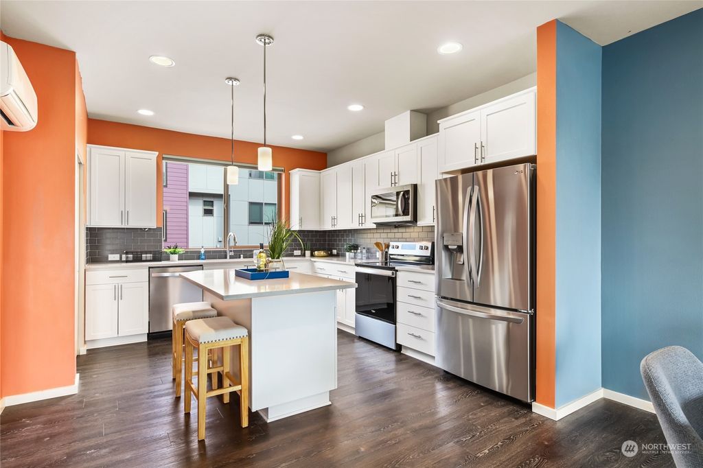 Photo of 1060 SW 100th Street, Seattle, WA 98106 (MLS # 2302327)