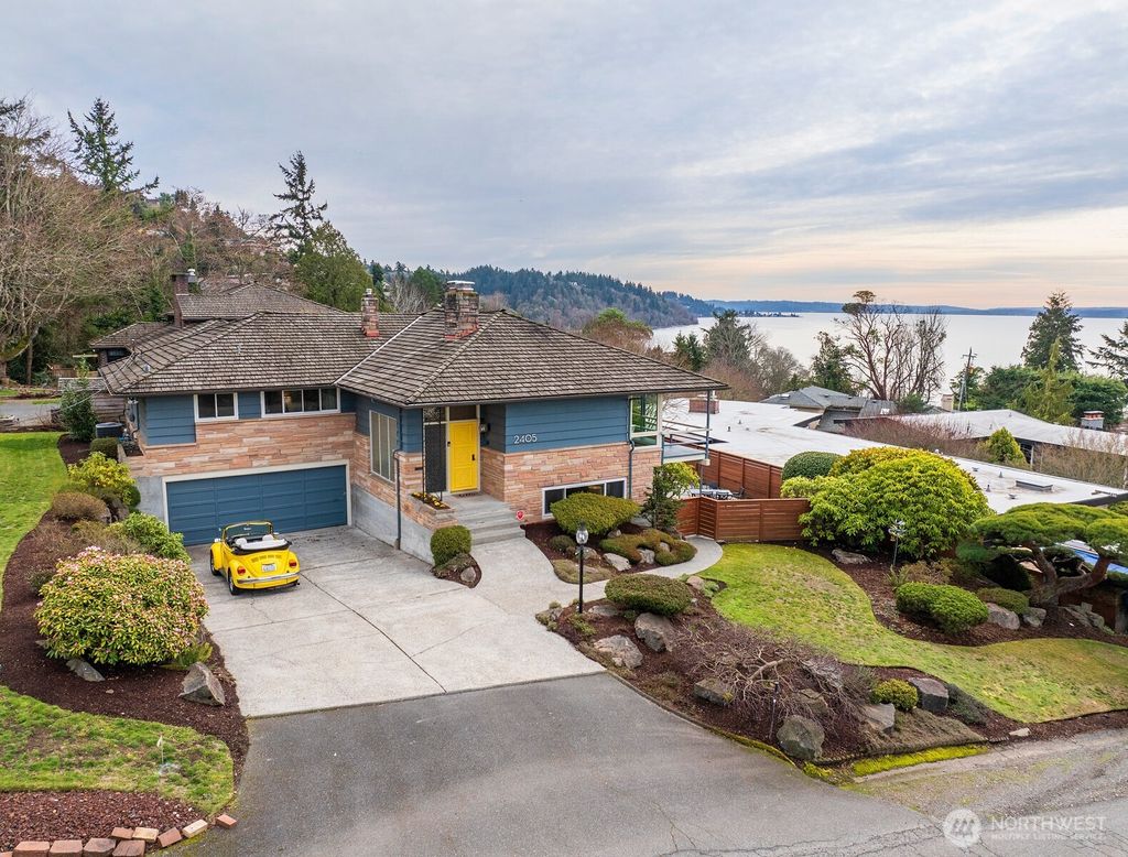 Photo of 2405 SW 125th Street, Burien, WA 98146 (MLS # 2338687)