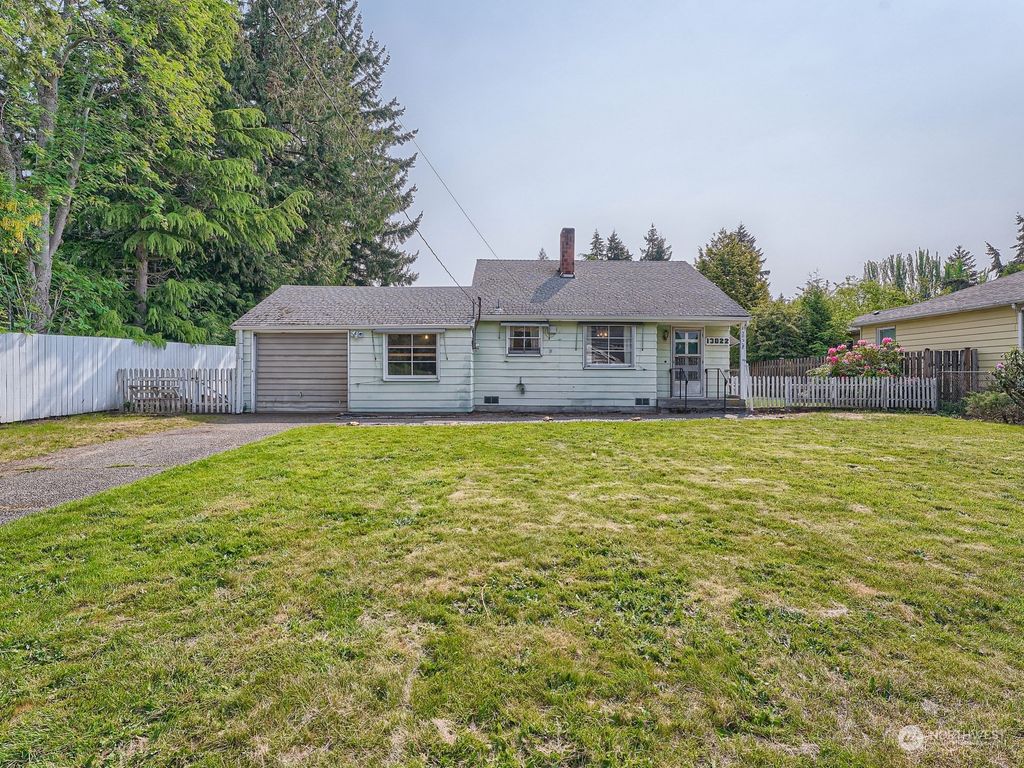 Photo of 13022 Corliss Avenue N, Seattle, WA 98133 (MLS # 2069775)