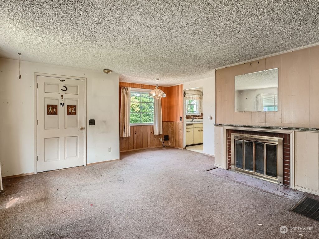 Photo of 13022 Corliss Avenue N, Seattle, WA 98133 (MLS # 2069775)