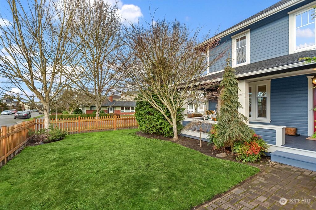 Photo of 2001 Hoyt Avenue, Everett, WA 98201 (MLS # 2324707)