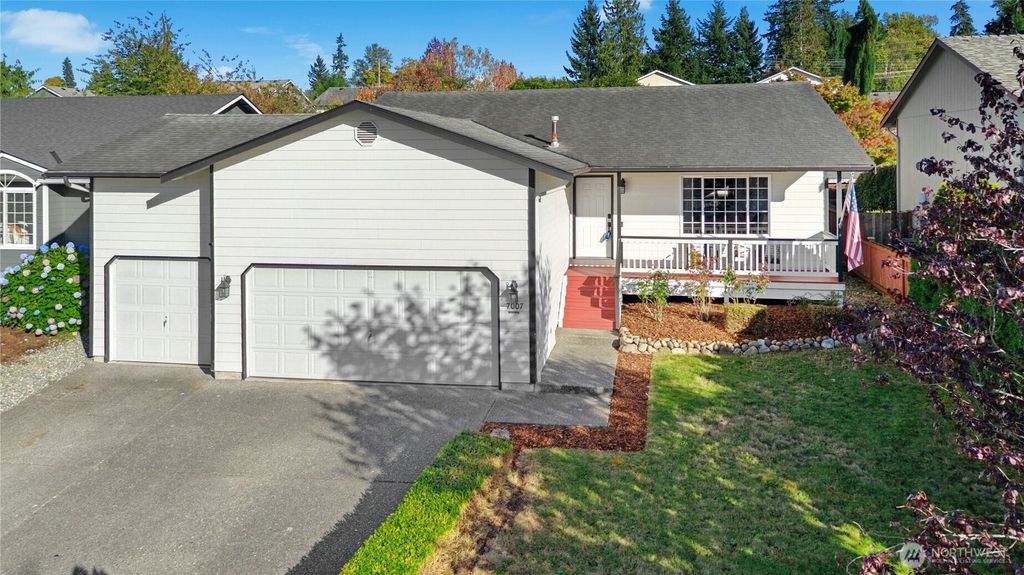 Photo of 7007 78th Dr Dr NE, Marysville, WA 98270 (MLS # 2418203)