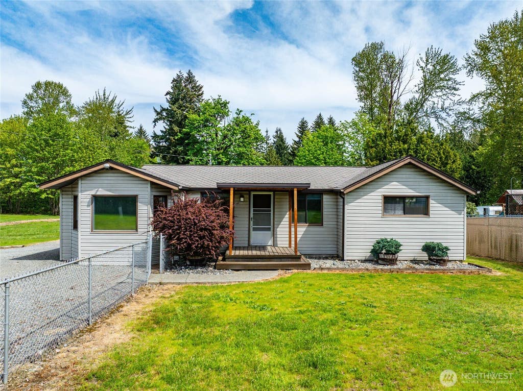 Photo of 17830 116th Avenue SE, Renton, WA 98058 (MLS # 2535450)